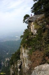 庐山书堂送祝秀才还乡