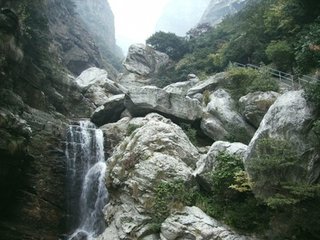 雨中观庐山